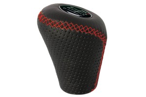 Πόμολο Λεβιέ Ταχυτήτων Δερμάτινο Τρυπητό Οβάλ Μαύρο Με Κόκκινες Ραφές Για Σηκωτή Ή Πατητή Όπισθεν