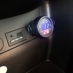 Βολτόμετρο, Θερμόμετρο Και Φορτιστής Αυτοκινήτου Με Usb Μαύρο Με Κόκκινα Και Μπλε Νούμερα 1Τμχ