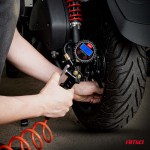 Amio - Επαγγελματικό Αερόμετρο Φουσκώματος Με Ψηφιακό Μανόμετρο 17 Bar – Οθόνη Lcd Βαλβίδα Εκτόνωσης Σωλήνας 30cm - 1 τεμ. (04466/AM)