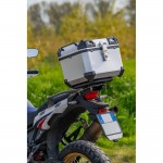 Lampa – Βαλιτσάκι Μοτοσυκλέτας T-Box 45L Ασημί Για Άνετη Μεταφορά Εξοπλισμού Με Σύστημα Γρήγορης Απελευθέρωσης – 1 Τεμ. (9166.8-LM) Lampa – Βαλιτσάκι Μοτοσυκλέτας T-Box 45L Ασημί Για Άνετη Μεταφορά Εξοπλισμού Με Σύστημα Γρήγορης Απελευθέρωσης – 1 Τεμ. (9166.8-LM)