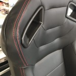 Καθίσματα Bucke R8 Stylet Δερματίνη Μαύρο Με Κόκκινες Ραφές Ζευγάρι 2 Τεμαχίων